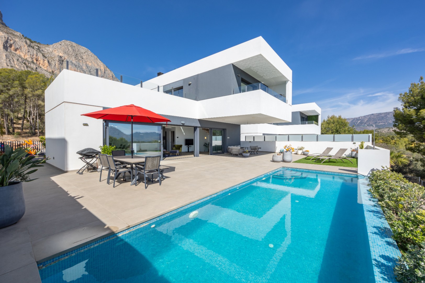 Modern Villa with a Pool for Sale in Polop