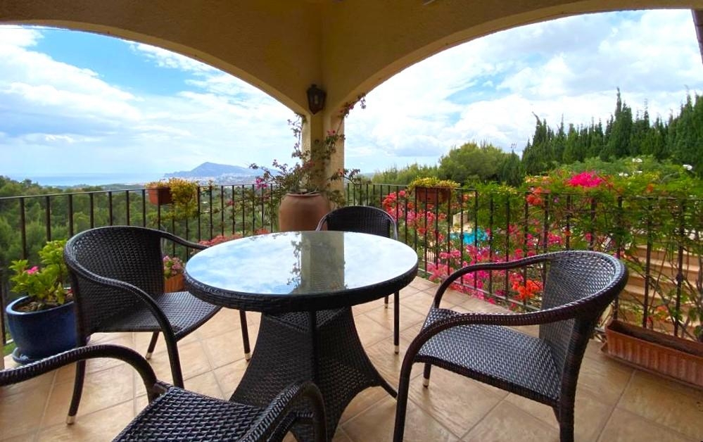 This villa is at La Rosella , 03590, Alhama Springs, Alicante , at Altea. It is a