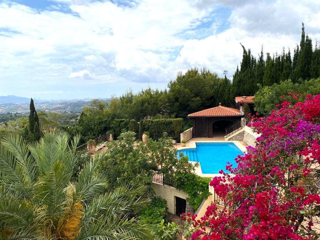 This villa is at La Rosella , 03590, Alhama Springs, Alicante , at Altea. It is a
